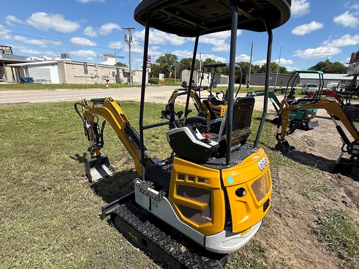 #609-•-2025-cfg-industrial-xz20r-hydraulic-track-type-mini-excavator-image-17