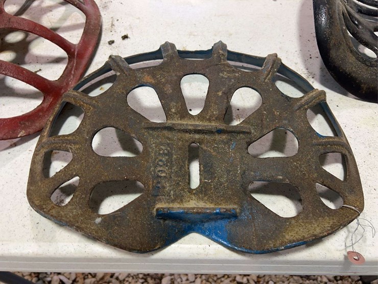 (3)-cast-iron-seats-image-10