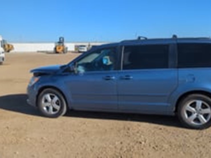 2011-volkswagen-routan-image-5