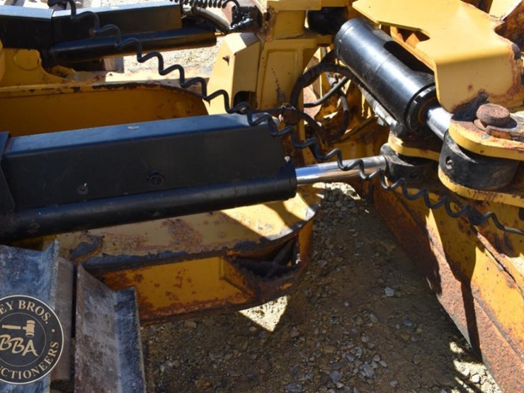 2020-caterpillar-d6n-lgp-image-50