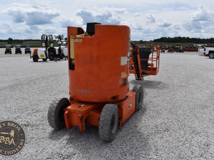 2013-jlg-e300ajp-image-22