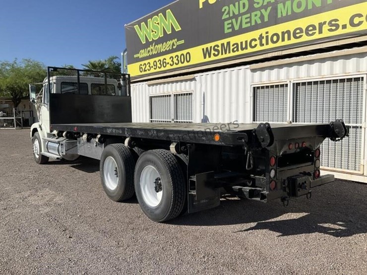 2003-freightliner-fl112-image-7