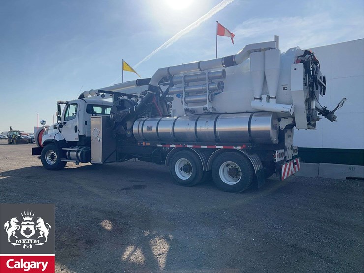 2015-freightliner-114sd-image-3
