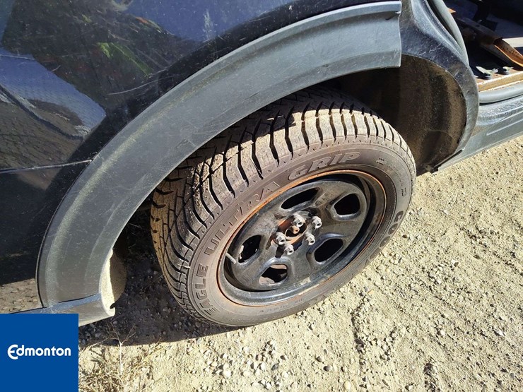 2021-ford-explorer-image-23