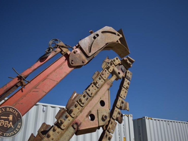 ditch-witch-r65-image-12