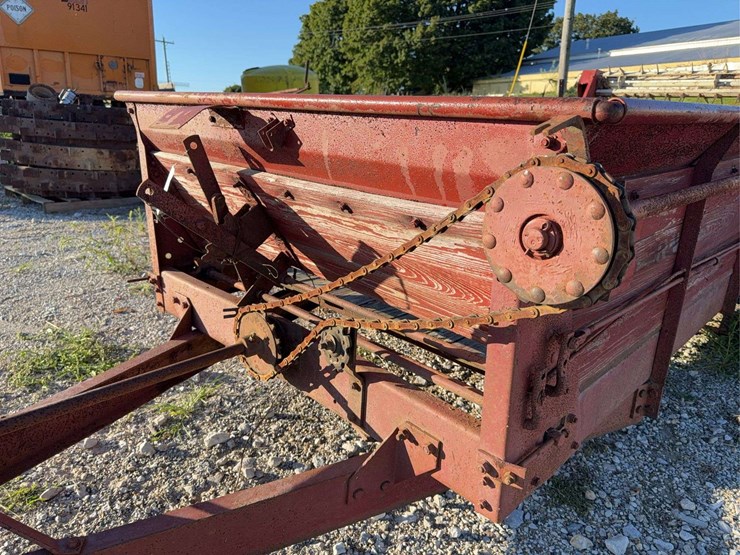 international-manure-spreader-image-16