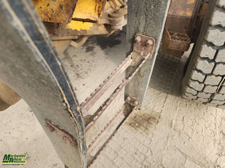 2006-deere-770d-image-46