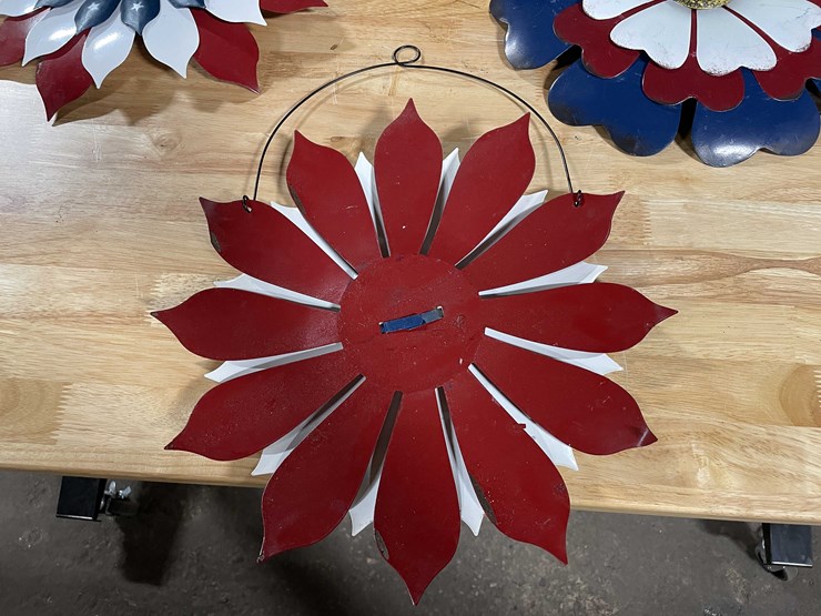 #3106-•-(4)-red-white-and-blue-hanging-metal-flowers-(t14)-image-6