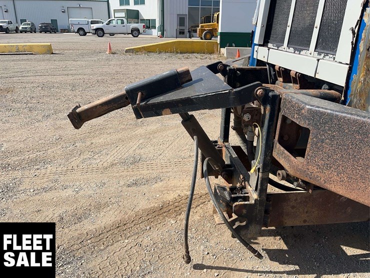 2001-freightliner-fld112-image-21