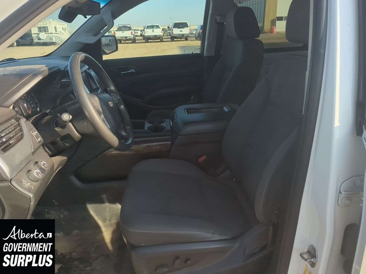2019-chevrolet-suburban-image-15