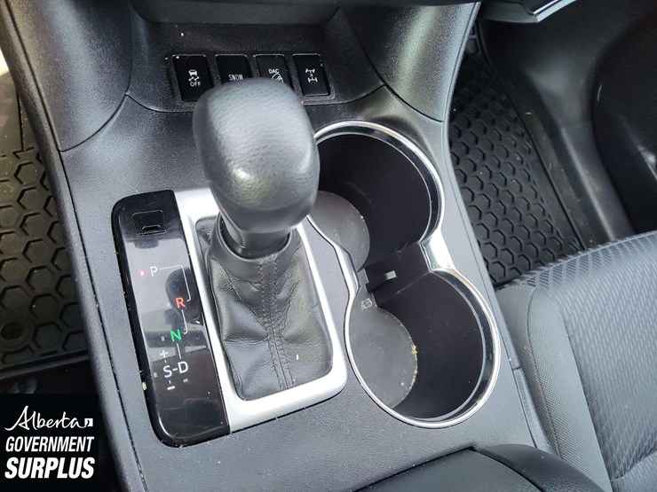 2015-toyota-highlander-image-10