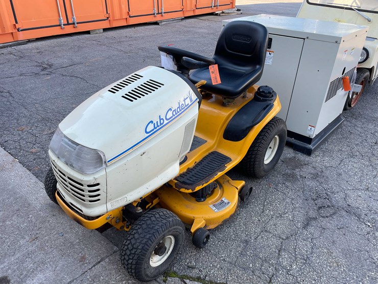 #3103-•-cub-cadet-riding-lawn-mower-(o3)-image-1