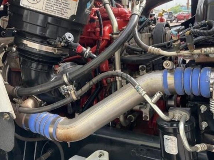 2014-freightliner-m2-image-32
