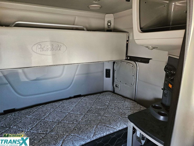 2019-peterbilt-579-image-14