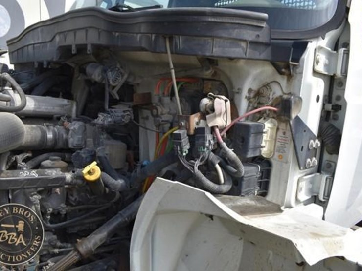 2013-international-durastar-4400-image-23