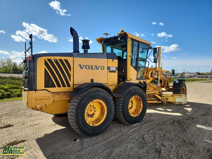 2011-volvo-g940-image-4