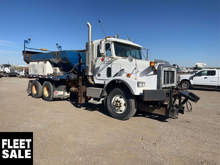 2002-freightliner-fld112-image-6