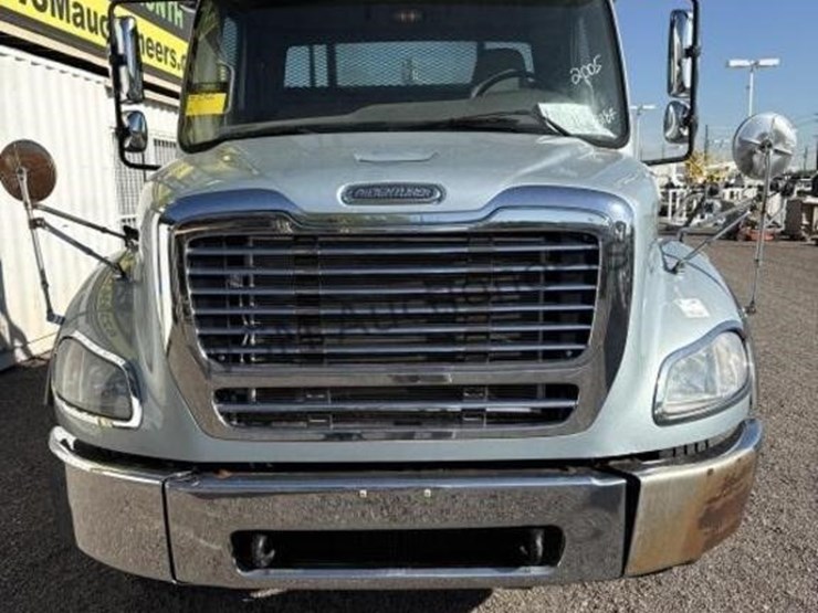 2005-freightliner-m2-f/b-image-3