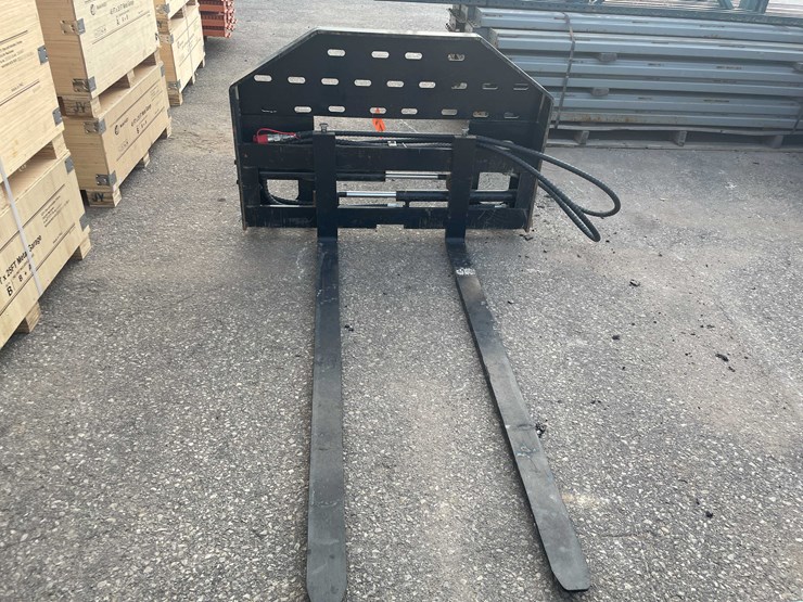 #3075-•-unused-quick-attach-hydraulic-skid-steer-forks-(o8)-image-3
