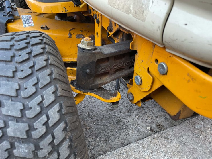 #3103-•-cub-cadet-riding-lawn-mower-(o3)-image-24