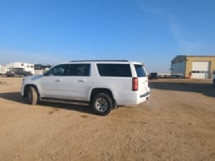 2019-chevrolet-suburban-image-5