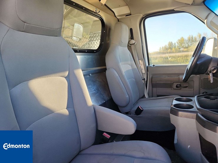 2012-ford-cargo-image-24