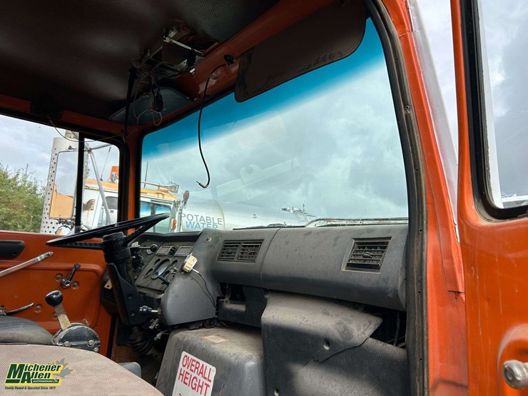 1994-ford-ln8000-image-25