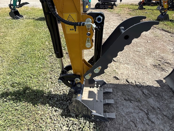 #607-•-2025-cfg-industrial-qk18r-hydraulic-track-type-mini-excavator-image-12