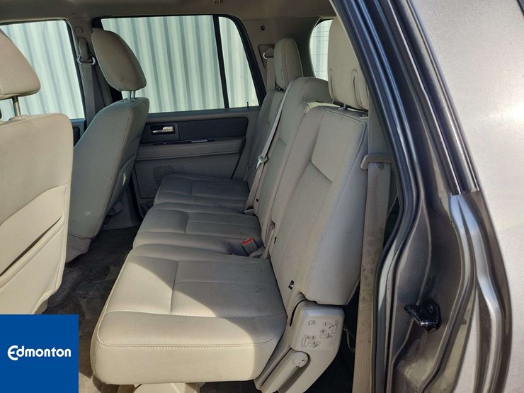 2011-ford-expedition-image-15
