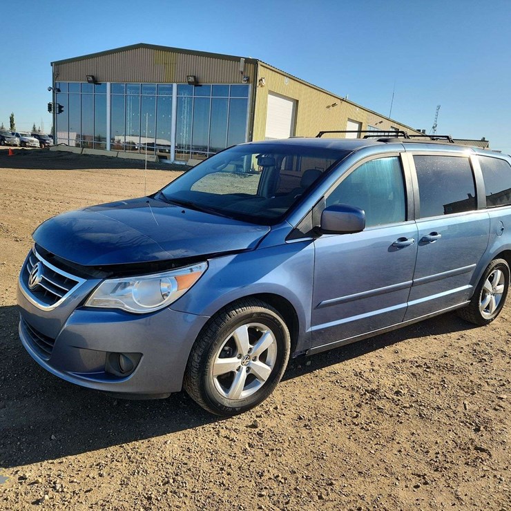 2011 VOLKSWAGEN ROUTAN