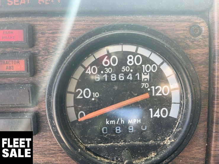 2001-freightliner-fld112-image-24