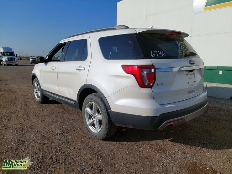 2016-ford-explorer-xlt-image-3