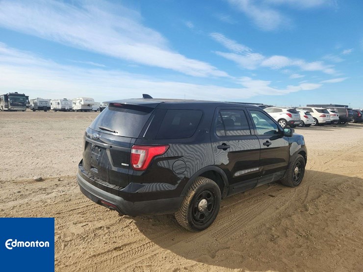 2016-ford-explorer-image-4