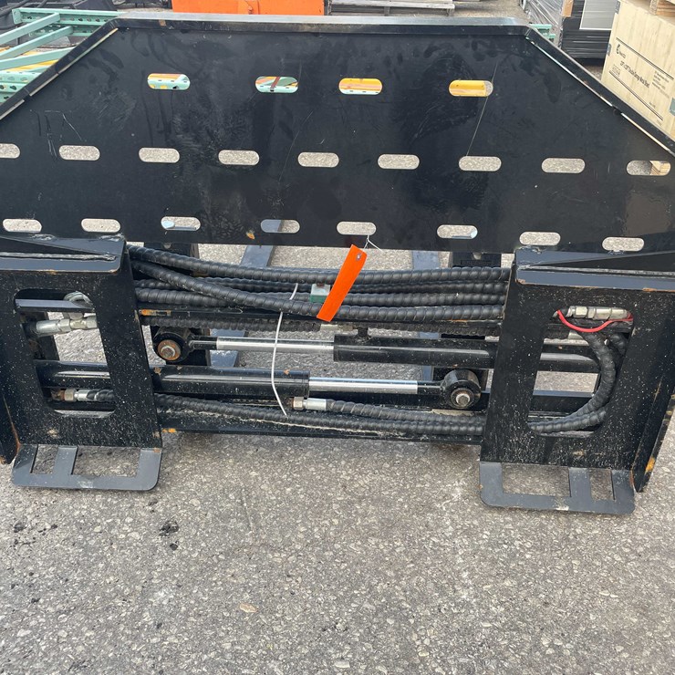 #3075 • Unused Quick Attach Hydraulic Skid Steer Forks (O8)