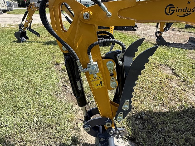 #609-•-2025-cfg-industrial-xz20r-hydraulic-track-type-mini-excavator-image-11