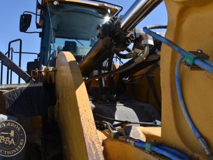 2016-caterpillar-982m-image-53