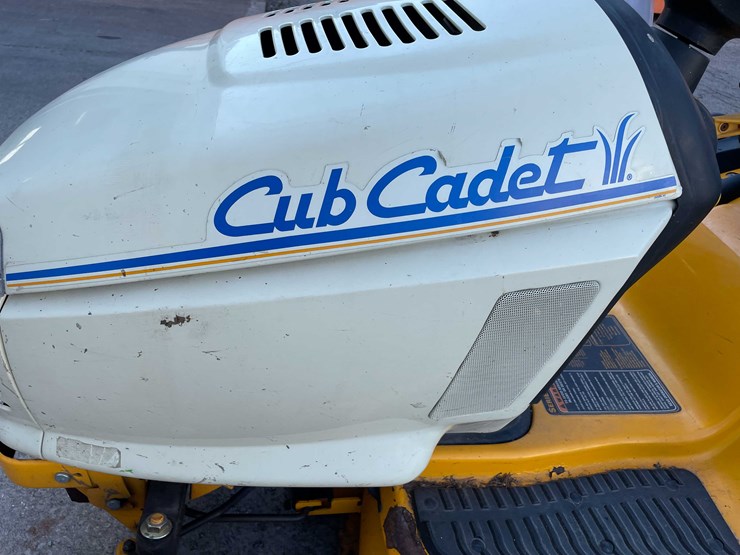 #3103-•-cub-cadet-riding-lawn-mower-(o3)-image-17