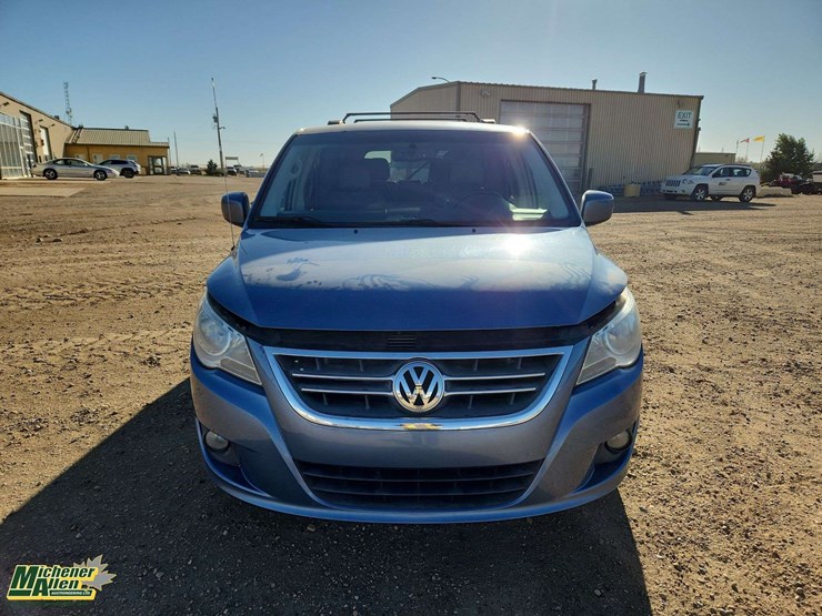 2011-volkswagen-routan-image-27