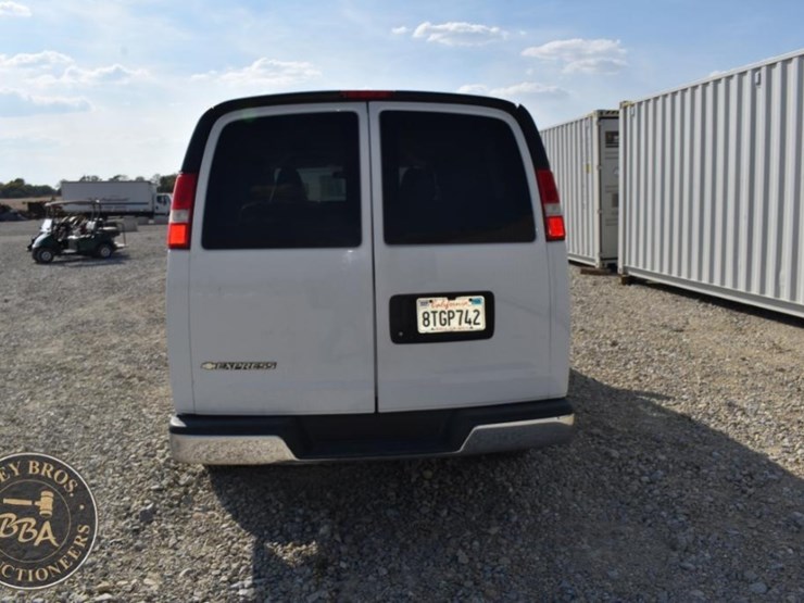 2019-chevrolet-express-2500-image-4