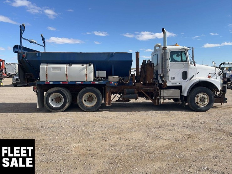 2001-freightliner-fld112-image-5