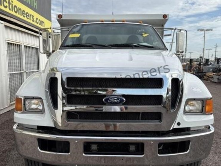 2012-ford-f750-image-3