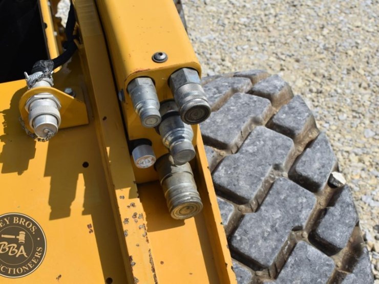 2021-caterpillar-272d3-image-19