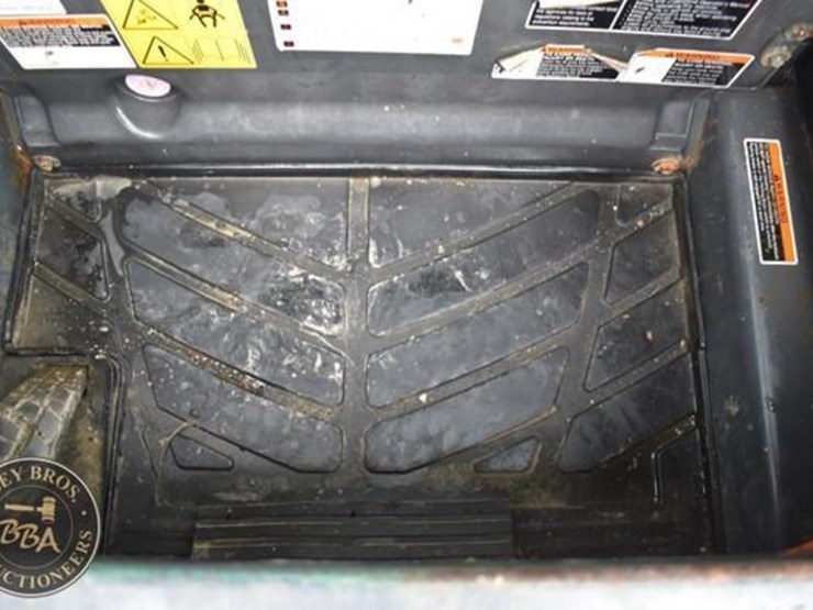 2017-kubota-ssv65-image-58