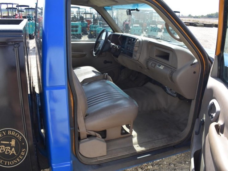 2000-chevrolet-3500-image-28