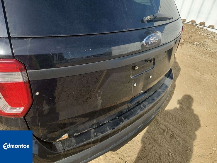 2016-ford-explorer-image-37