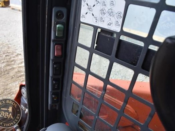 2017-kubota-ssv65-image-64