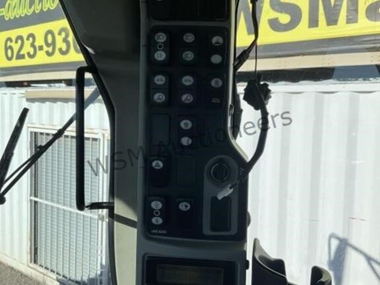 2012-caterpillar-12m2-image-29
