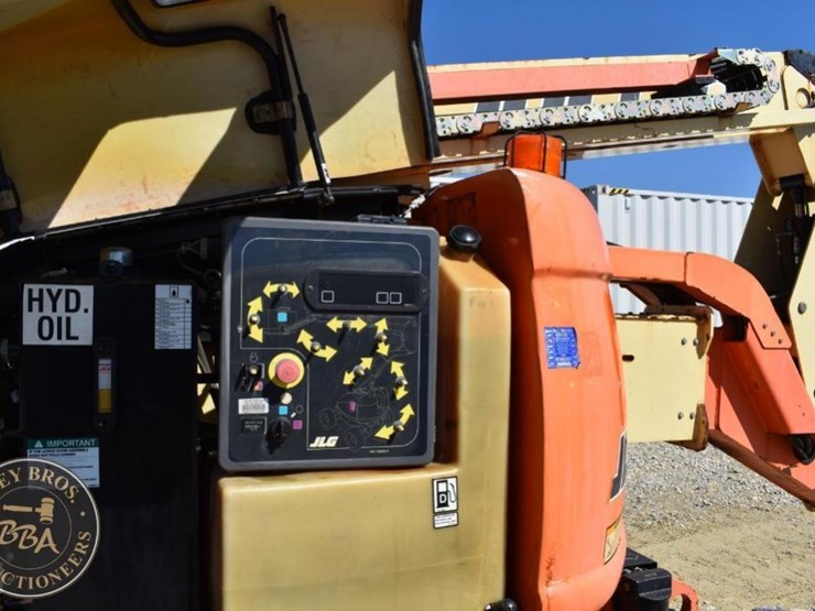 2013-jlg-600aj-image-14
