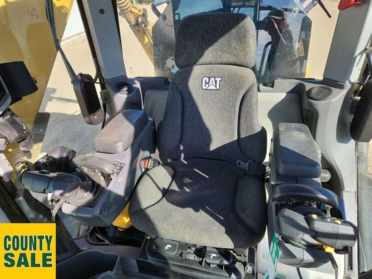 2020-caterpillar-150-awd-image-41
