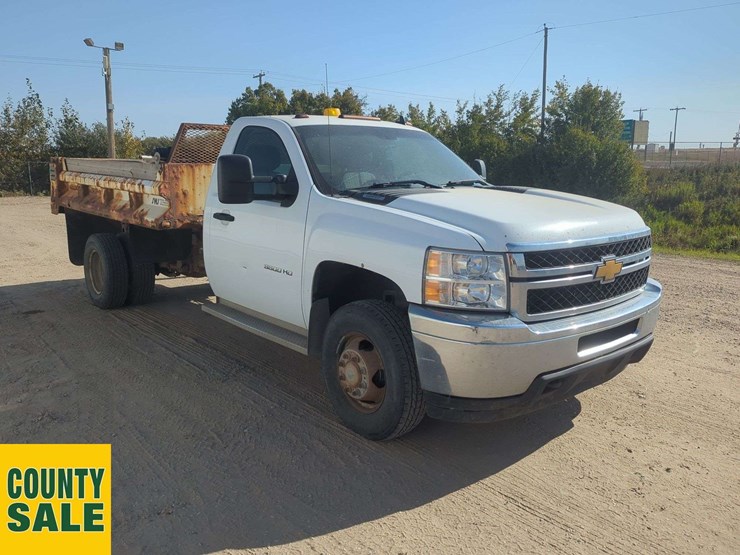 2012-chevrolet-silverado-3500hd-image-2